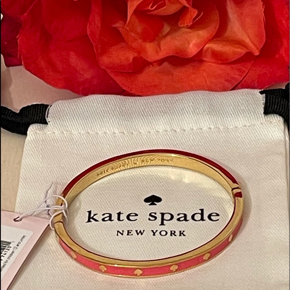 ♠️Kate Spade Spot the Spade enamel hinged bangle